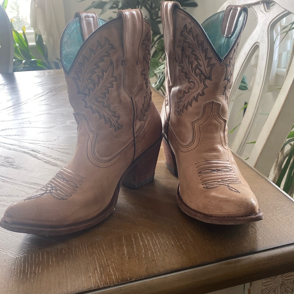 Corral ankle cowgirl boots